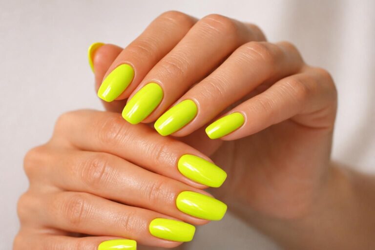 Barva laku na nehty, která bude léto 2026 ovládat manikúru všude